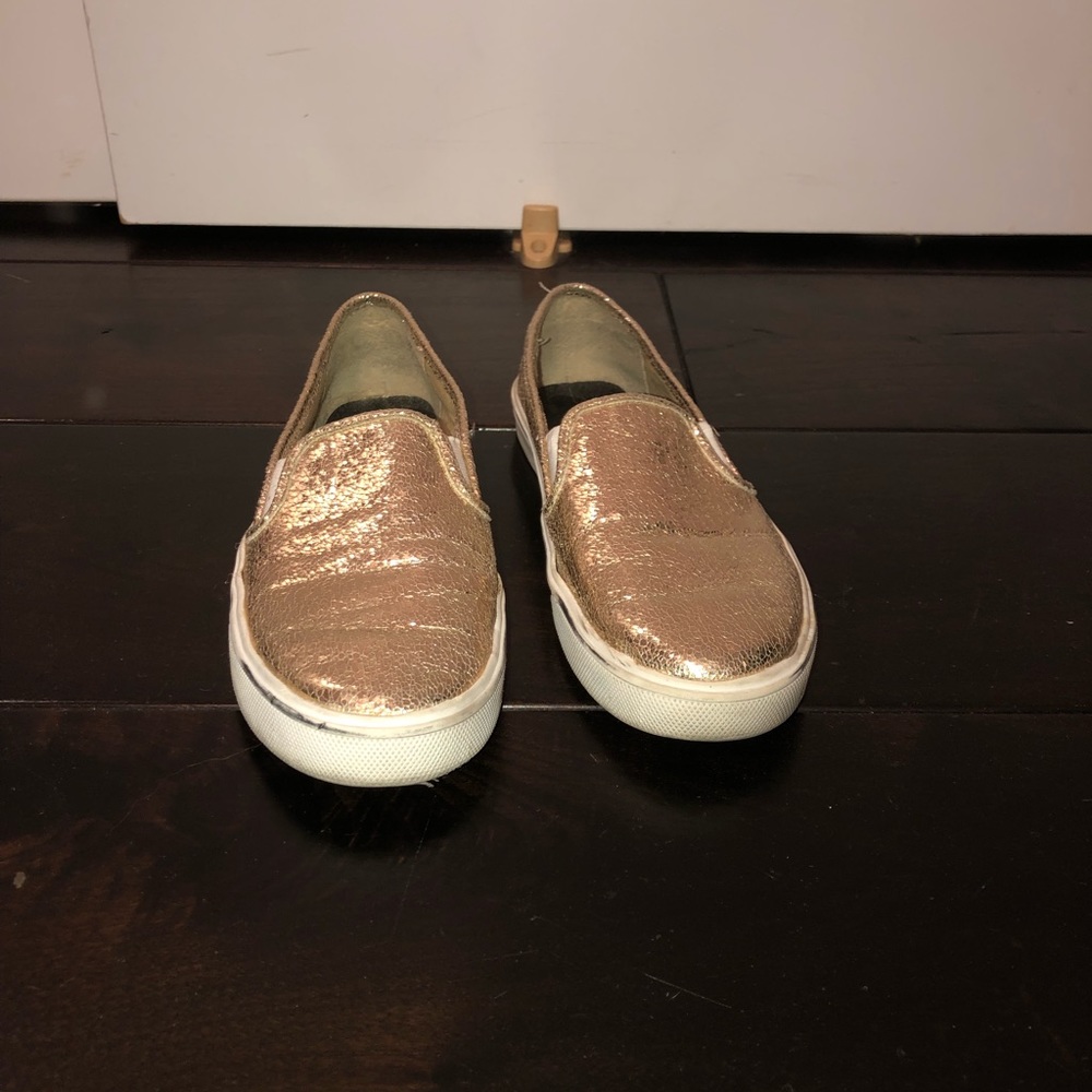 No-lace shoes